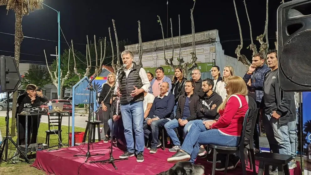 Morán cerró la campaña con una caravana vehicular y un acto frente al comité radical
