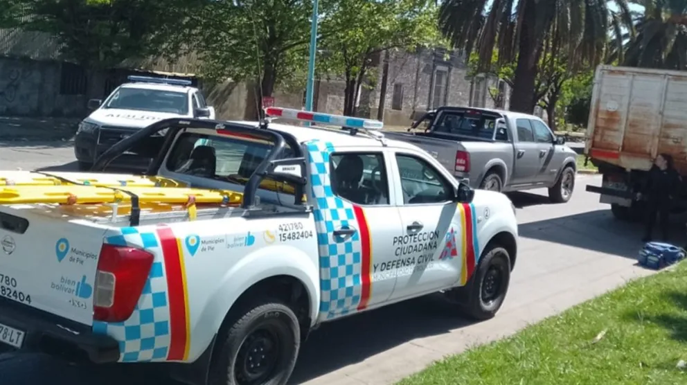 Dos jóvenes que circulaban en bicicleta resultaron hospitalizados tras chocar contra un camión