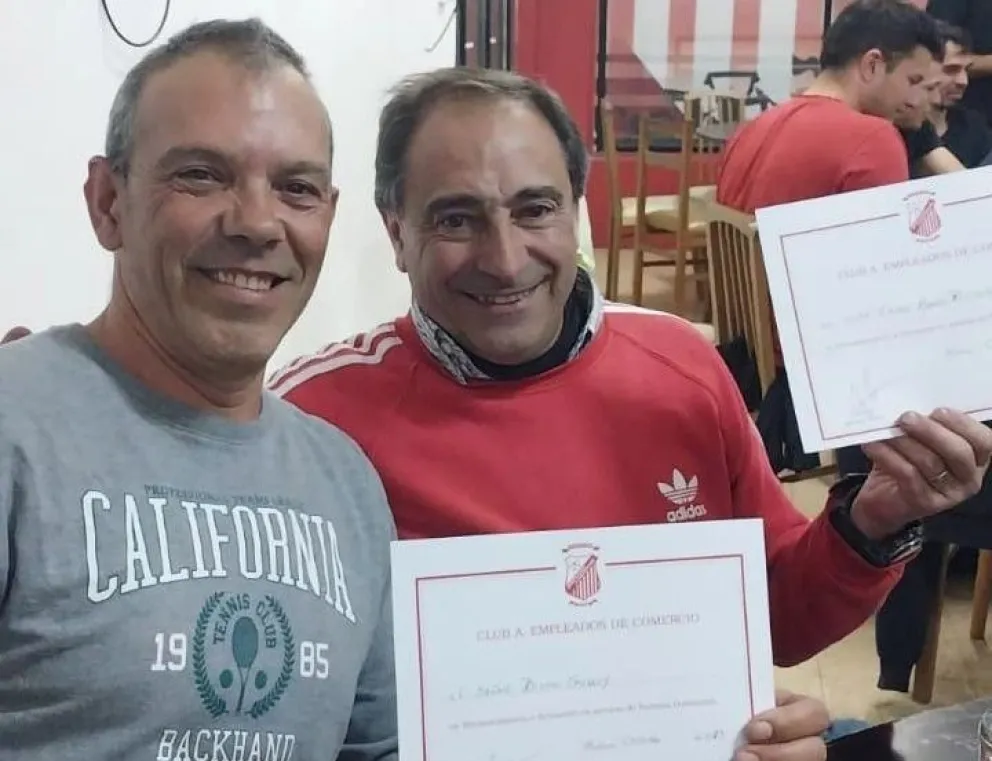 Dos "imprescindibles" del Club Empleados fueron reconocidos por su colaboración con la institución