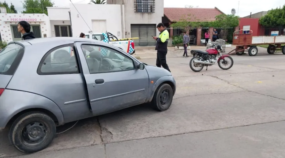 Un varón y una menor de edad hospitalizados tras una colisión vehicular