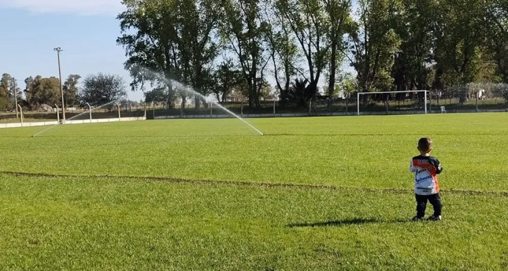 El Club Atlético Urdampilleta inauguró el sistema de riego en el Estadio Néstor Toto Reyes
