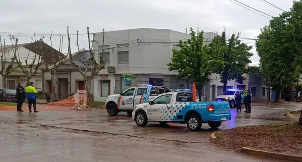Una mujer fue hospitalizada tras una colisión entre dos vehículos