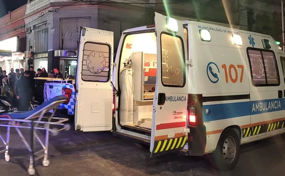 Dos jóvenes hospitalizadas tras una colisión entre una moto y un auto en avenida San Martín