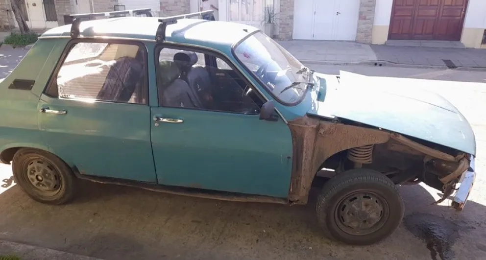 Un auto y una camioneta colisionaron en San Martín y Castelli