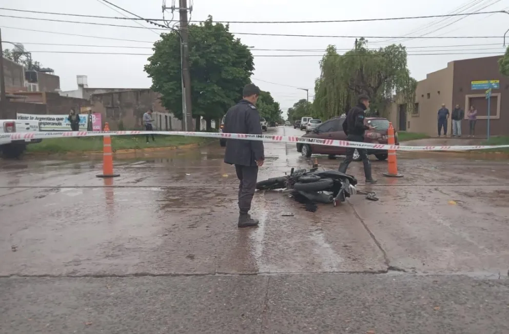 Un motociclista hospitalizado tras una colisión con una camioneta