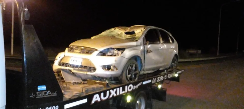 Dos bolivarenses hospitalizados en Pehuajó tras un vuelco vehicular en la Ruta 226