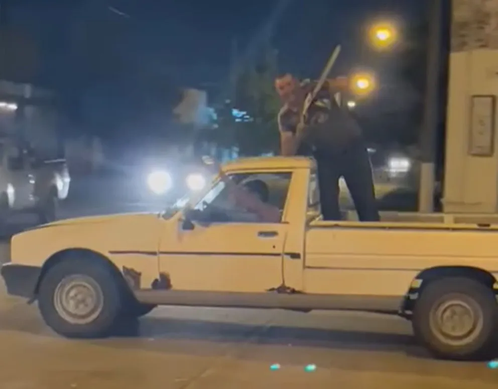 "El loco de la motosierra" encendió Pirovano luego del triunfo de Javier Milei