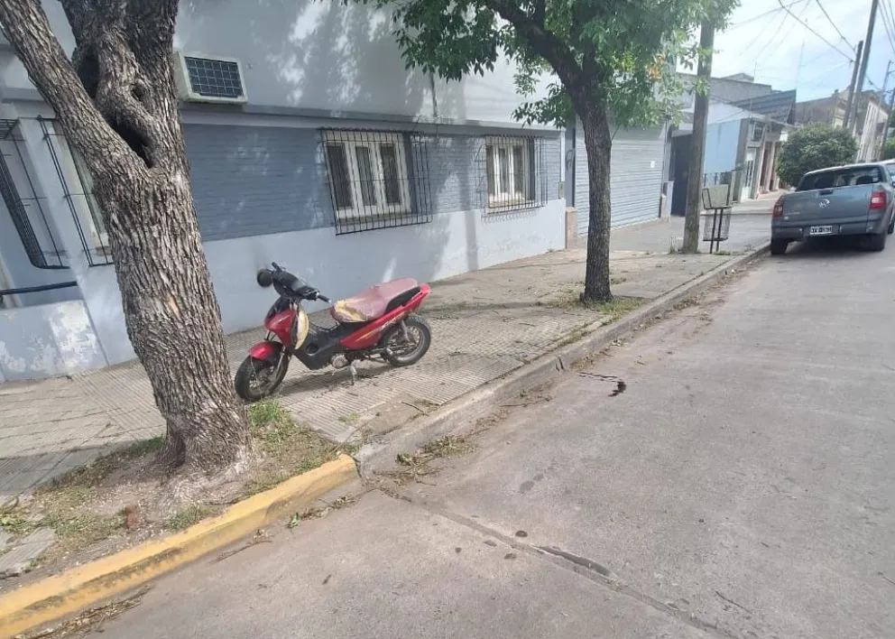 Un hombre cayó en su moto y fue trasladado al hospital Capredoni