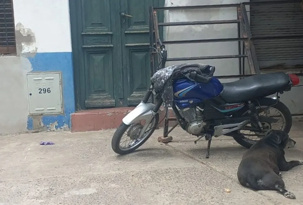 Un auto y una moto protagonizaron una colisión en planta urbana