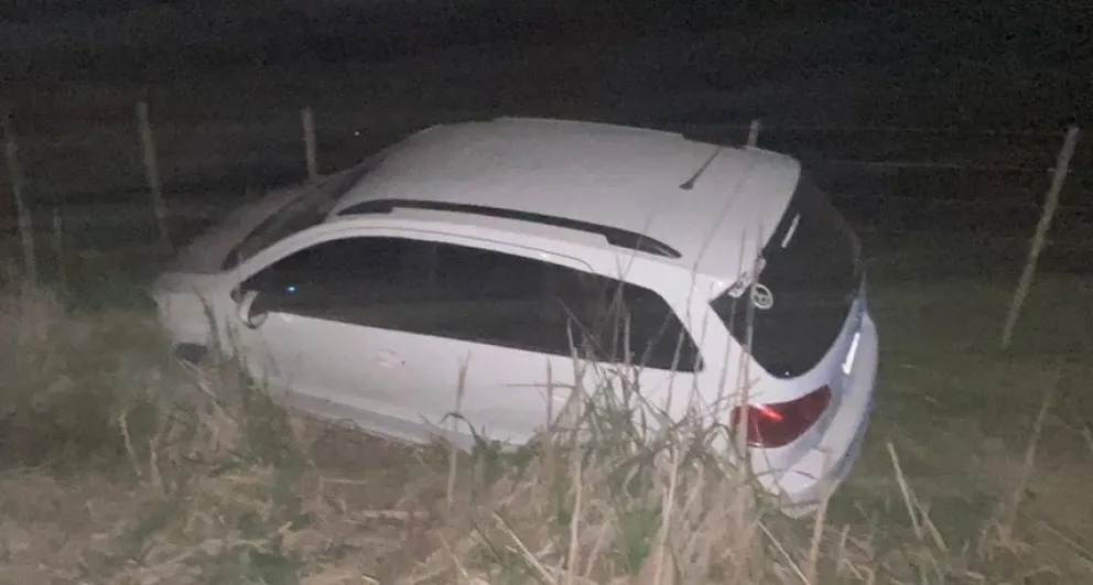 Dos personas fueron hospitalizadas tras un vuelco en un camino rural