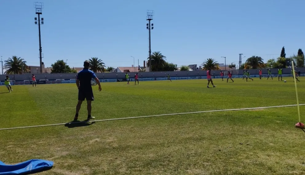 El Club Ciudad continúa su preparación para el partido trascendental ante Douglas