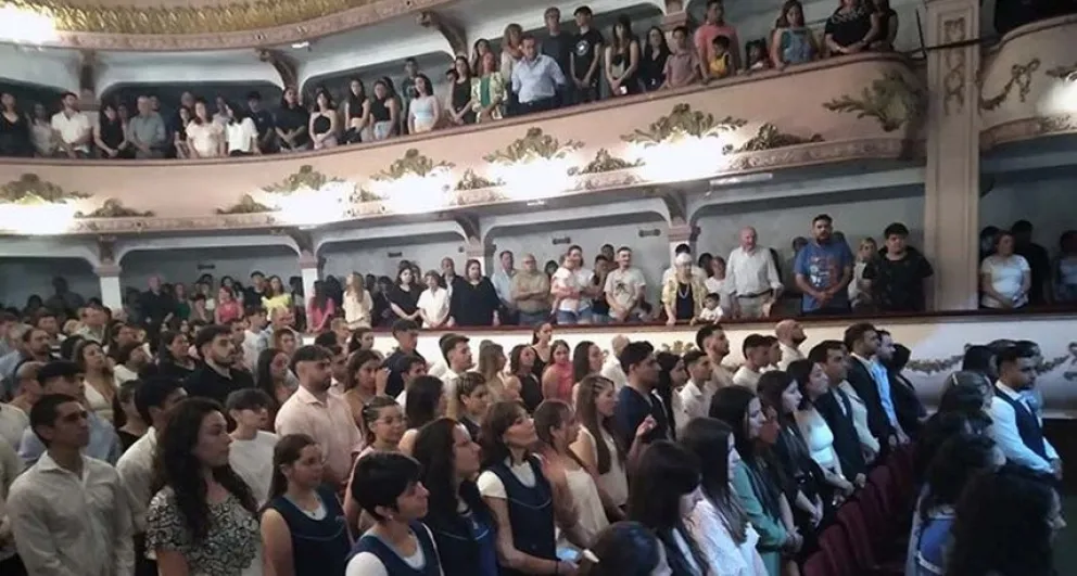 El Instituto 27 tuvo su acto de cierre de ciclo lectivo 2023: quiénes son las y los egresados