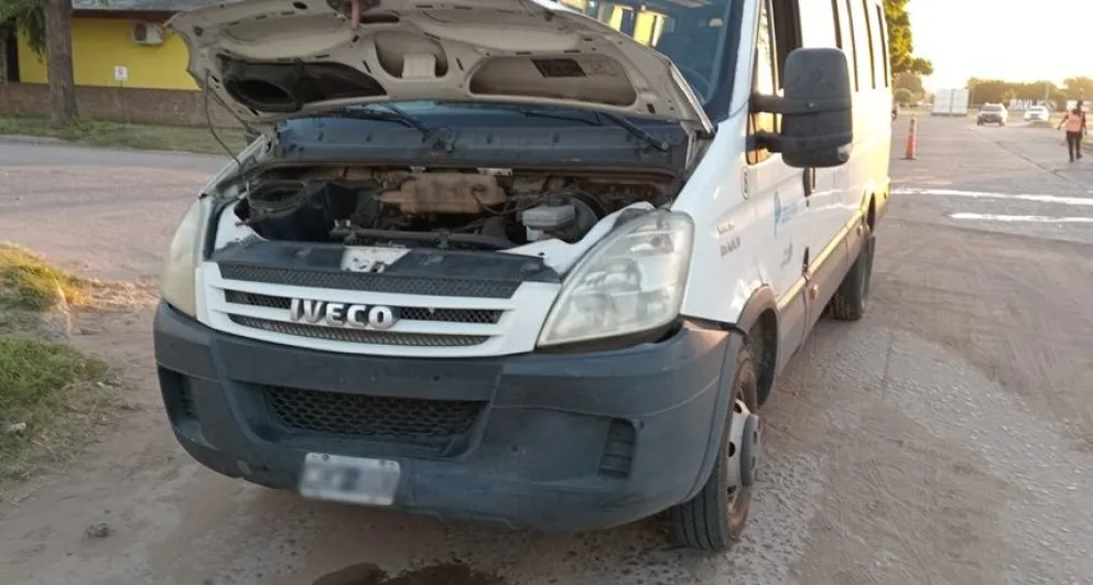 Colisión vehicular múltiple en avenida Calfucurá: una camioneta se dio a la fuga