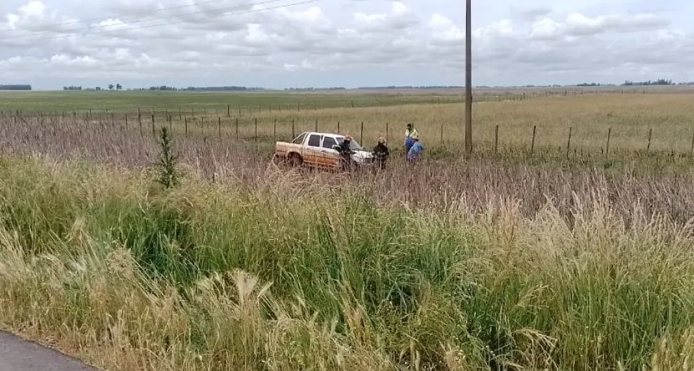 A una camioneta se le reventó un neumático y despistó en la Ruta 65 