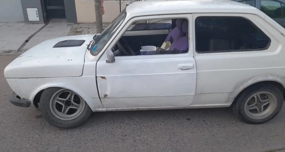 A un auto se le salió la rueda mientras circulaba y se interrumpió el tránsito