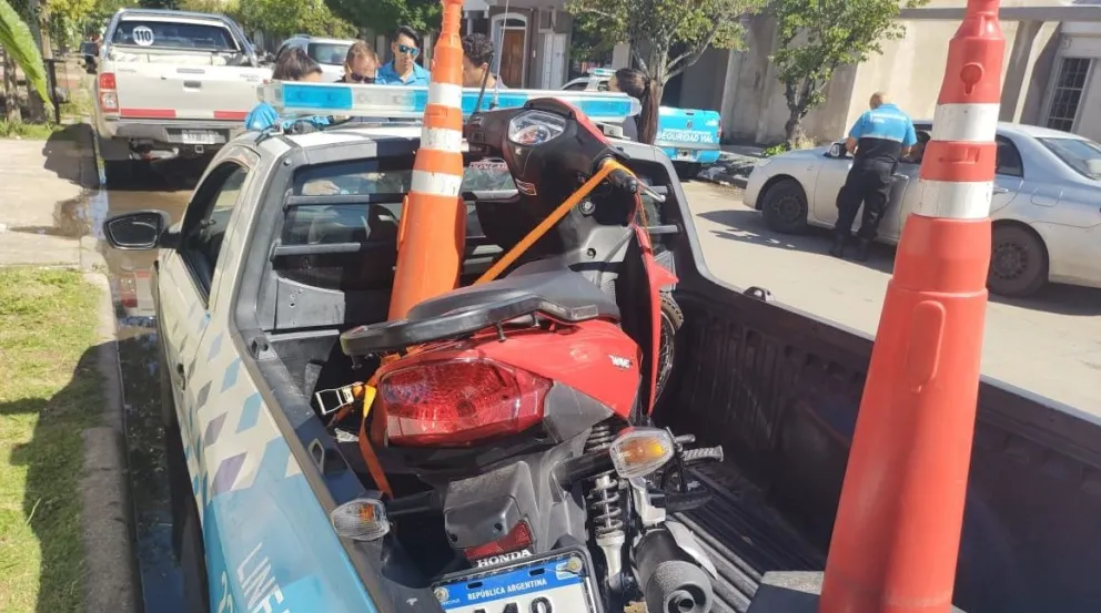 Se registró una colisión entre una moto y un automóvil en planta urbana