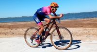 El ciclista de Bolívar que se coronó campeón en su primera competencia en la categoría elite