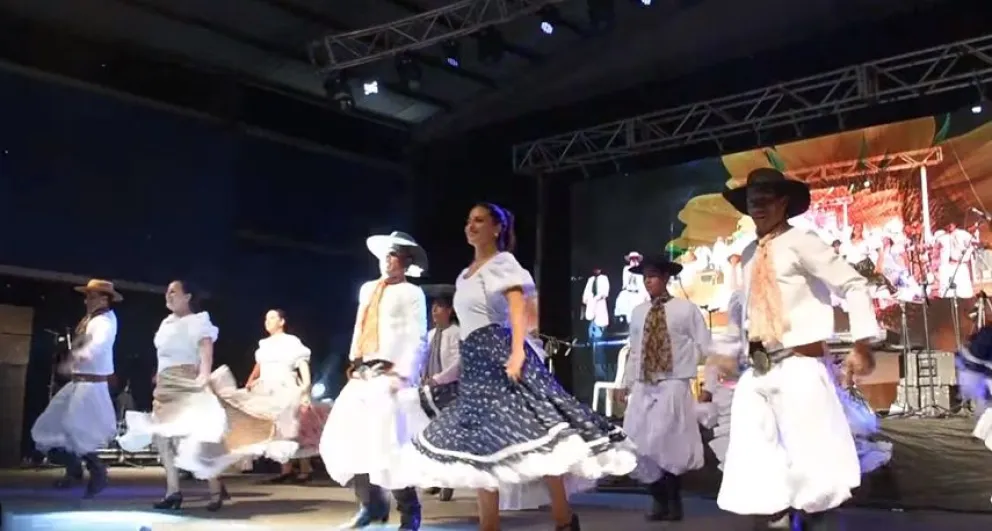 La ciudad que reemplaza su festival tradicional por una peña folclórica popular