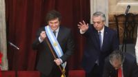La asunción, minuto a minuto: Javier Milei ya luce la banda y el bastón presidencial