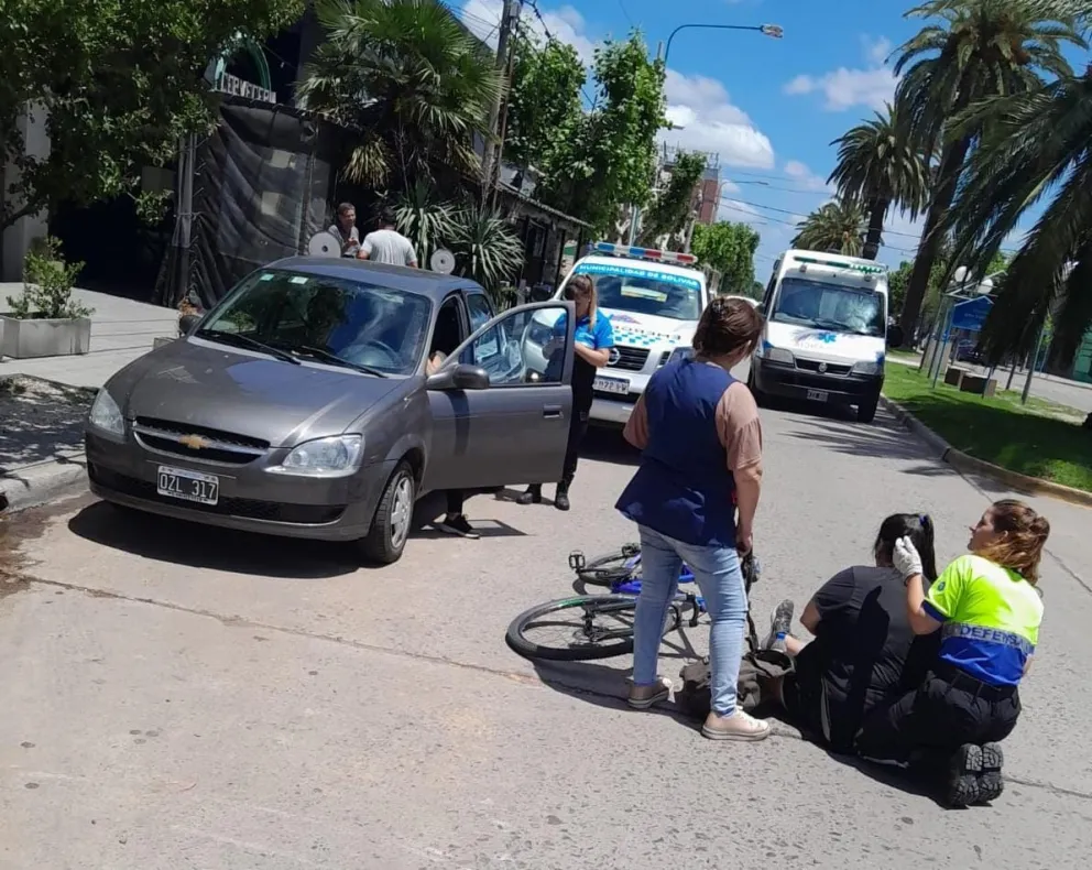 Accidente en avenida Brown entre un auto y una bicicleta