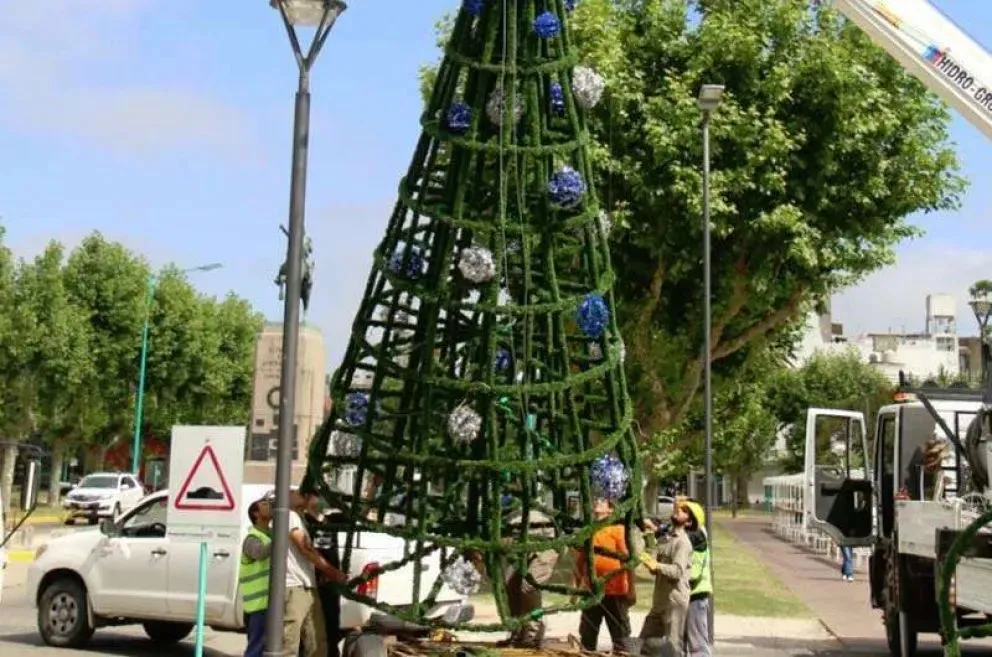 Todo listo para el armado: Bolívar tendrá su arbolito de Navidad en el Centro Cívico