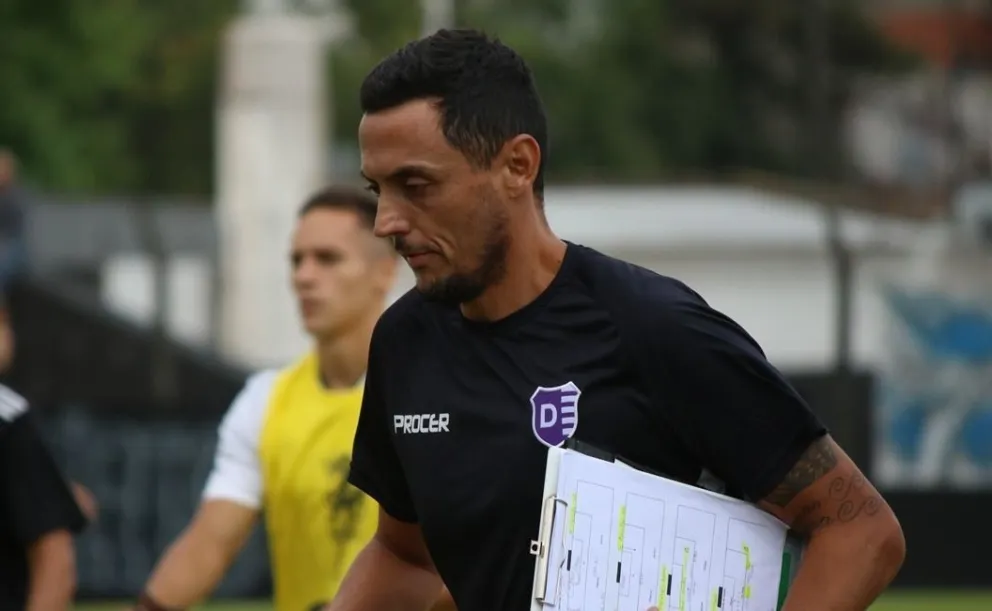 El Club Ciudad de Bolívar oficializó a Diego Funes como su nuevo director técnico