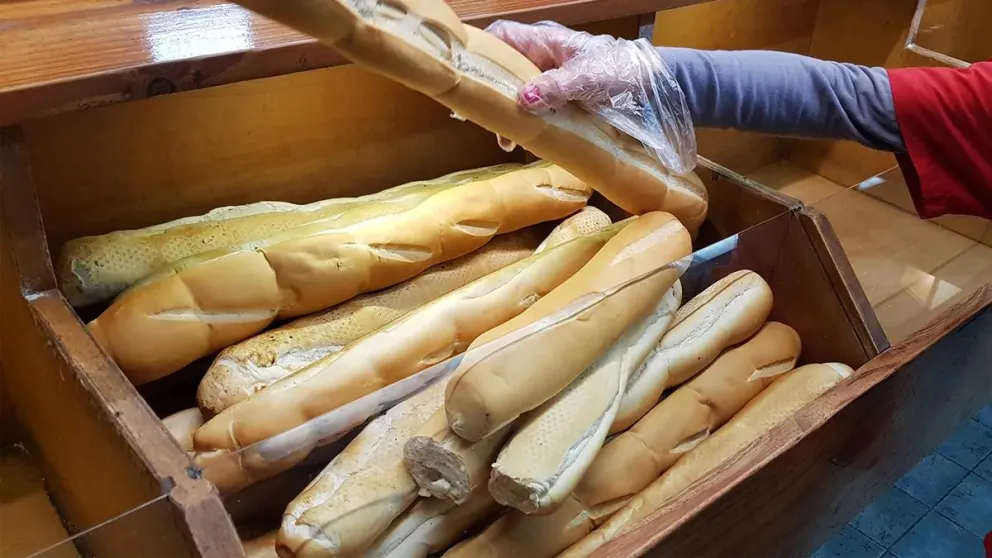 Federación de panaderos sugiere llevar el kilo de pan a $2.000 a partir del lunes