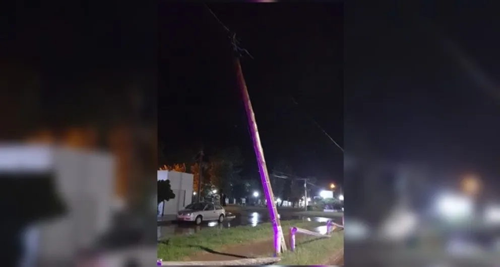 La inminente caída de un poste durante la tormenta alertó al personal de Defensa Civil