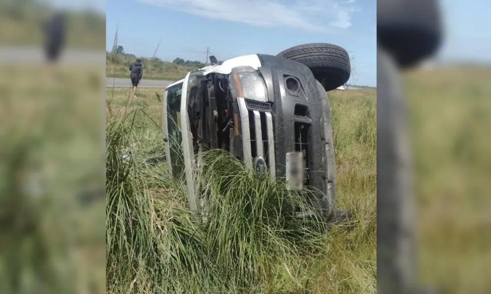 Camioneta volcó en la ruta 226 y hospitalizaron a cuatro de sus ocupantes