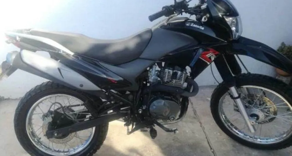 Se llevaron su moto que dejó estacionada afuera de un boliche y pide ayuda para encontrarla