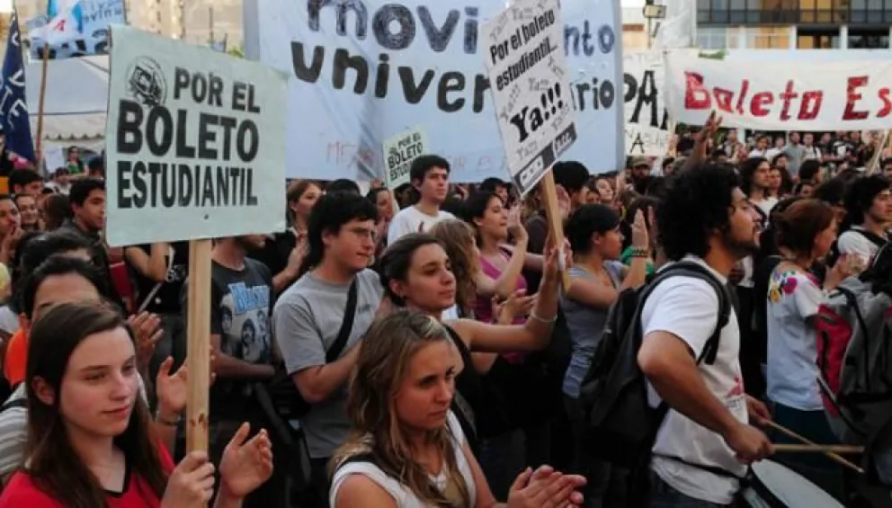 Provincia: 190 mil jóvenes y adultos contarán con el boleto estudiantil