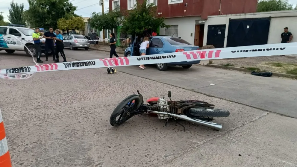 Una mujer y un menor hospitalizados tras una colisión vehicular en planta urbana