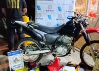 Allanamiento en Olavarría: recuperan moto robada en Bolívar y secuestran armas