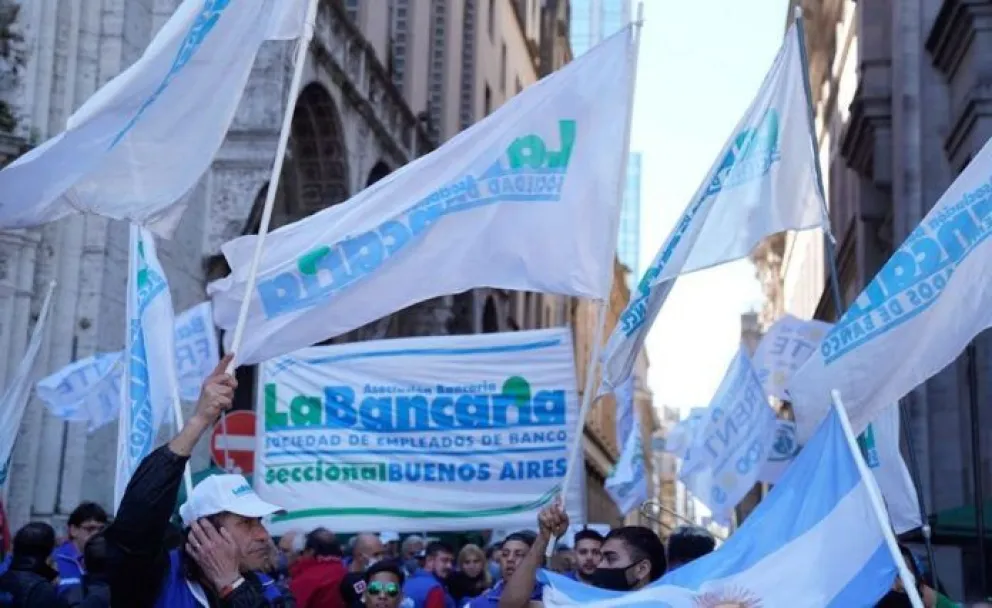 La Bancaria adhiere al paro nacional del miércoles 24: "El ajuste lo deben pagar los poderosos"