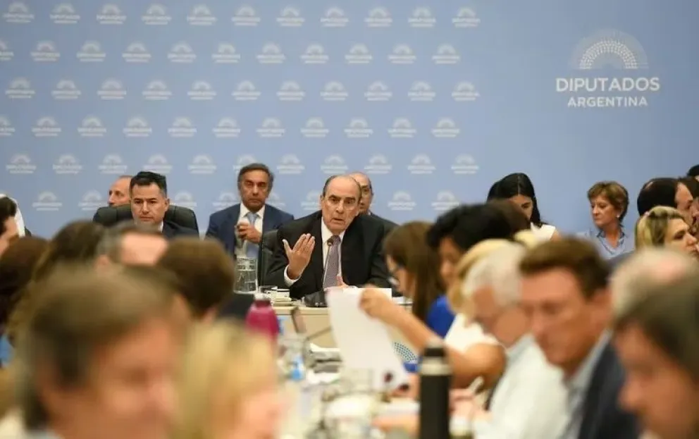 Ley ómnibus: el gobierno demora la respuesta sobre los cambios y la CGT denunció reuniones privadas