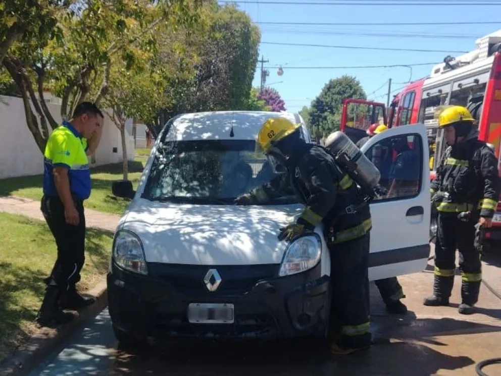 Una camioneta sufrió un principio de incendio en planta urbana