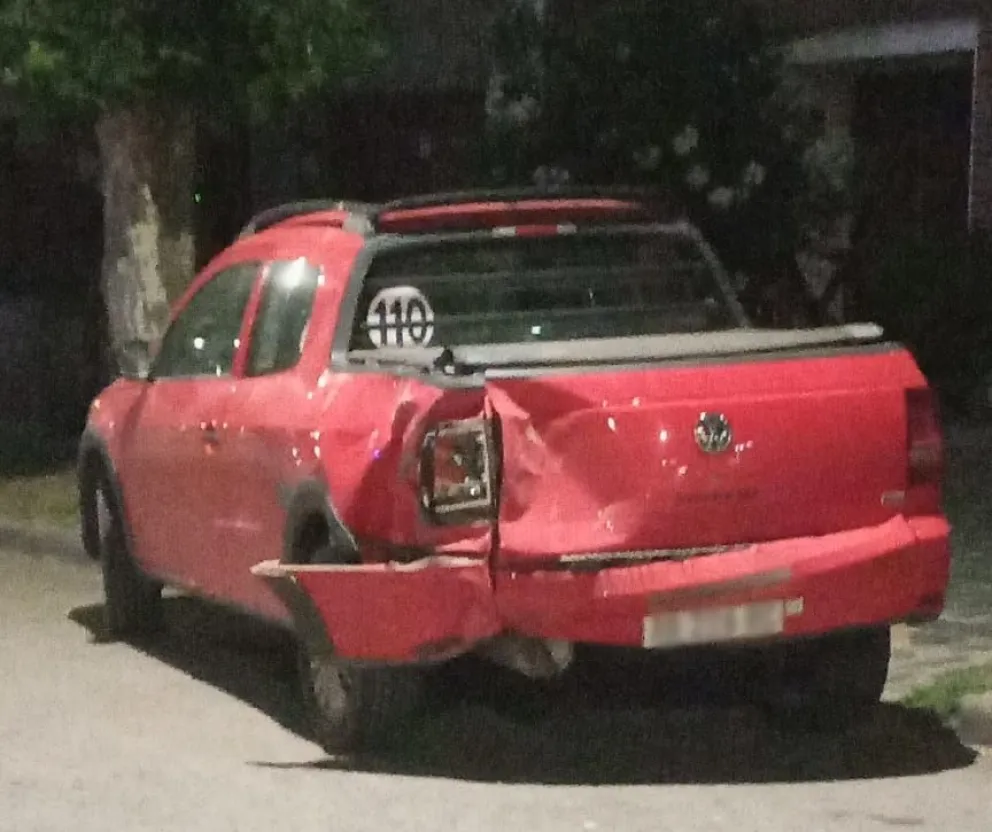 Otra fuga y van: un vehículo chocó a otro estacionado y huyó