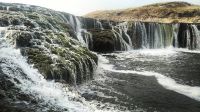 Está en medio del campo y mide casi 7 metros: la cascada poco conocida que atrae al turismo en la región