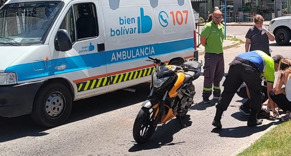 Motociclista fue hospitalizado tras colisionar con un auto en avenida Brown