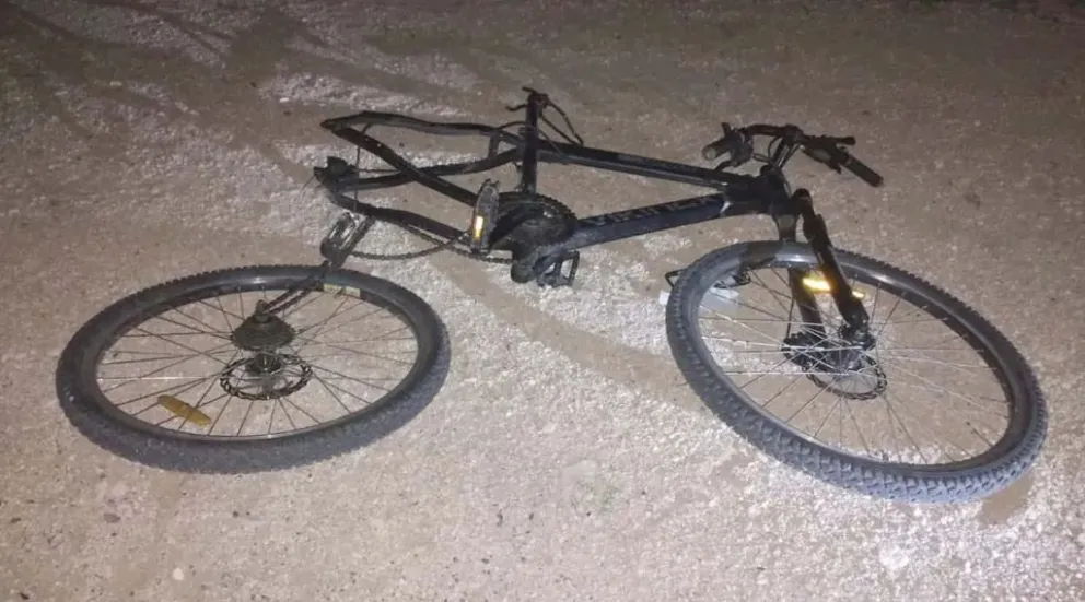 Chocó, mató y huyó: ciclista de 34 años perdió la vida tras ser arrollado por un vehículo
