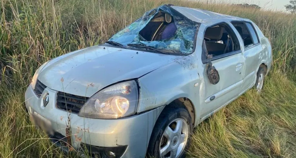 Un bolivarense sufrió un impactante vuelco en la Ruta 226