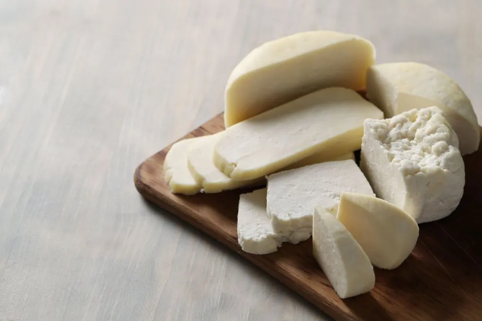 ANMAT prohibe la elaboración, fraccionamiento y comercialización de un queso cremoso 