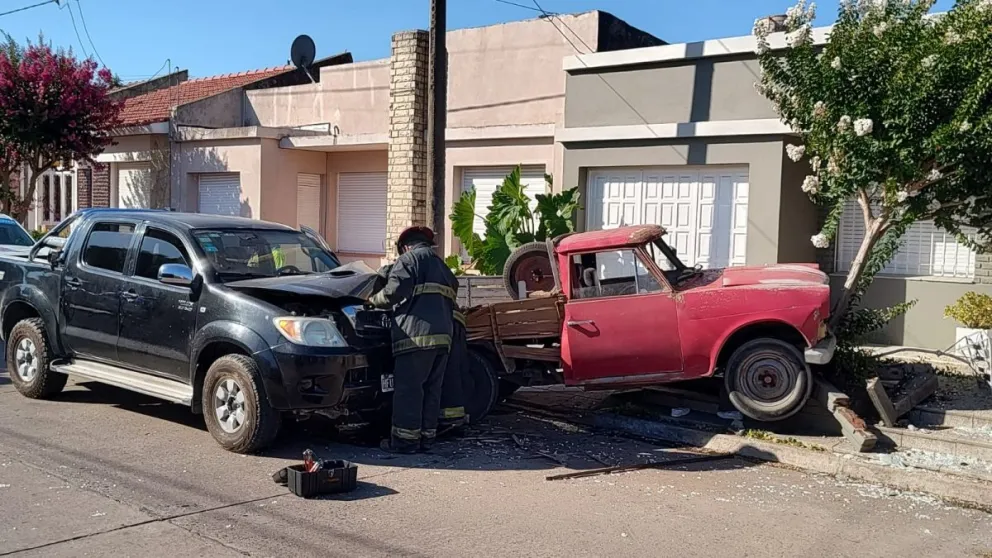 Colisión múltiple en Bolívar: una mujer hospitalizada e importantes daños materiales