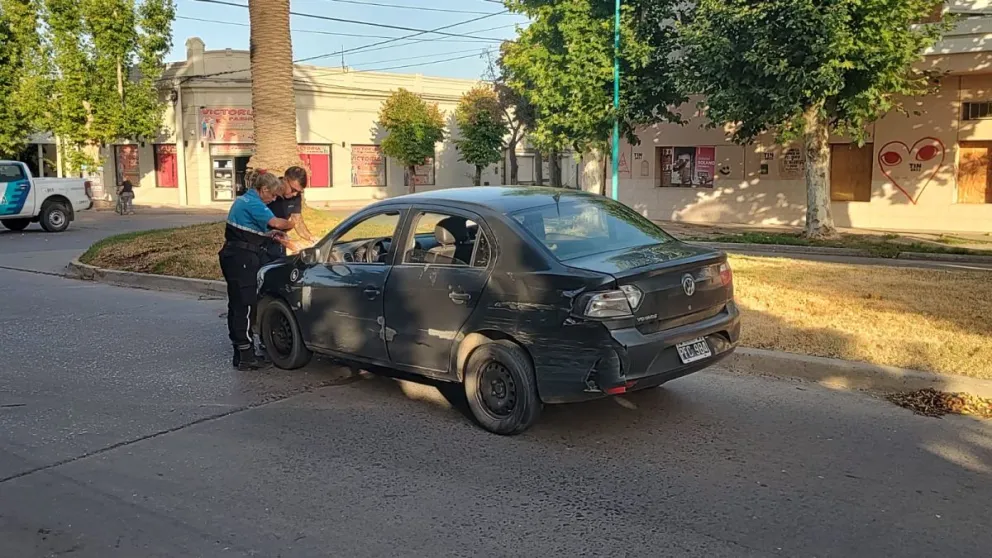 Una menor de edad viajaba en un remis y fue hospitalizada tras un choque