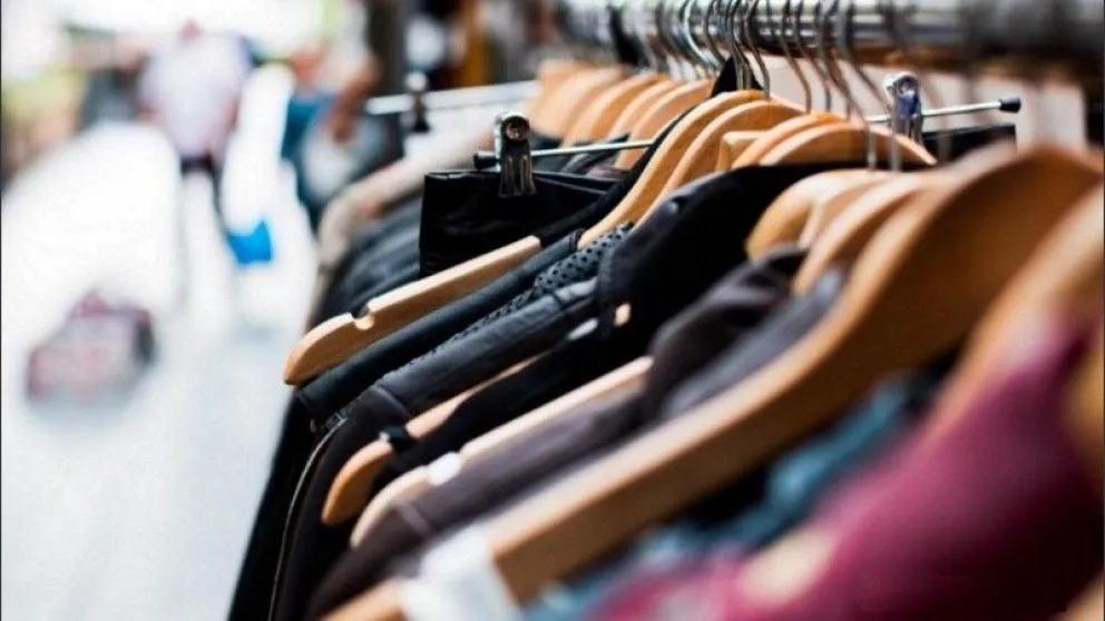 Las ventas en comercios minoristas cayeron 28,5% en el mes de enero