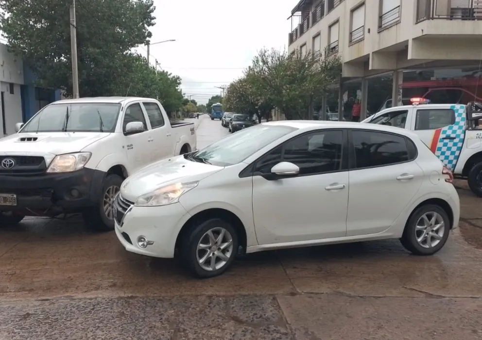 Una camioneta y un automóvil protagonizaron una colisión sobre avenida General Paz