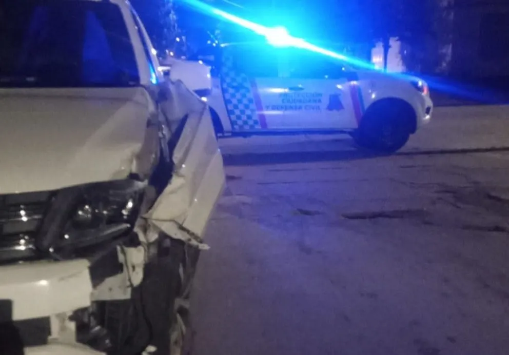 Moreno y Borges: camioneta chocó contra un árbol en plena madrugada