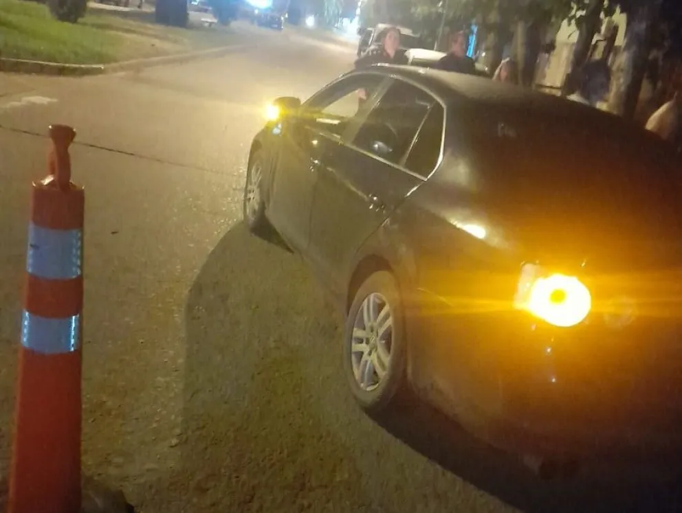 Un auto y una camioneta protagonizaron una colisión sobre avenida Brown