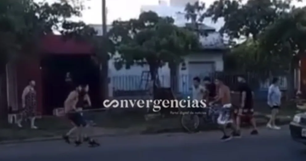 Dos familias se enfrentaron a plena luz del día y terminaron a los tiros