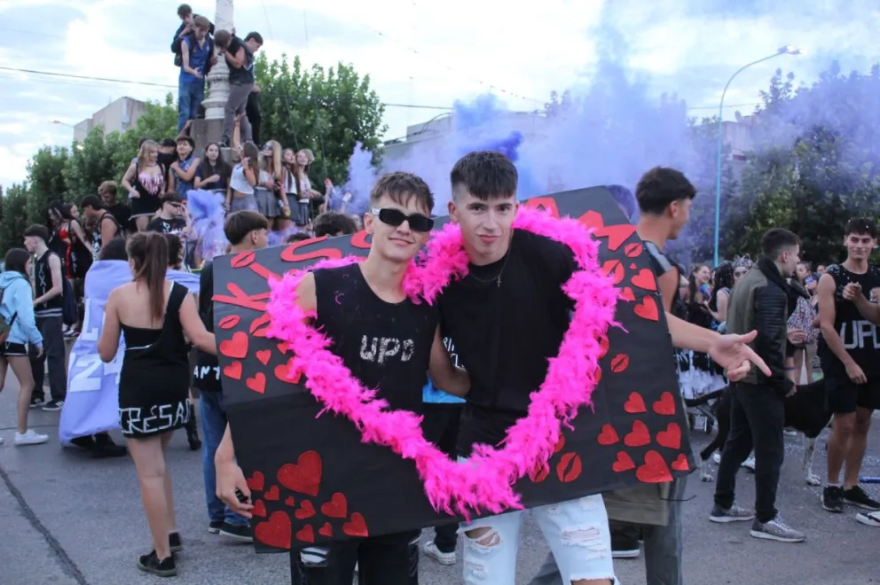 Globos, espuma, bengalas y el trencito "Chucu-chuuu": así se vivió el UPD 2024 en Bolívar